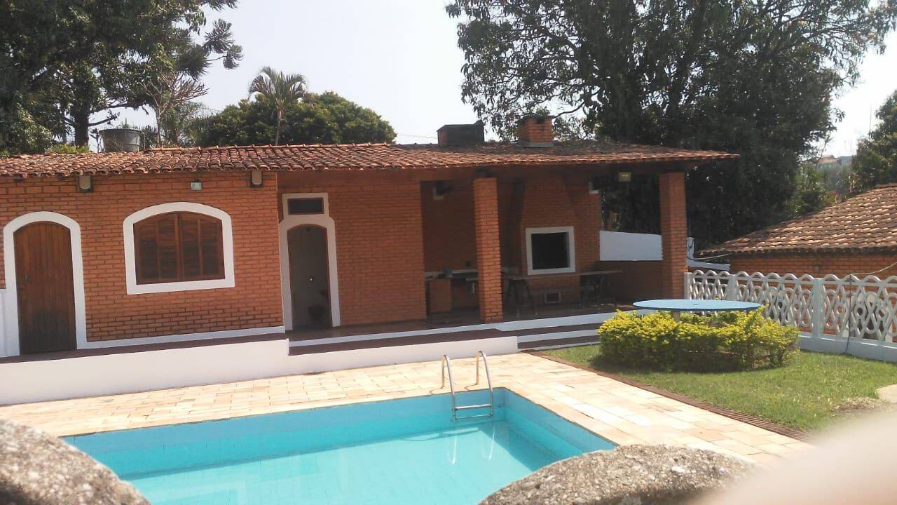 Chácara, 3 quartos, 2040 m² - Foto 1