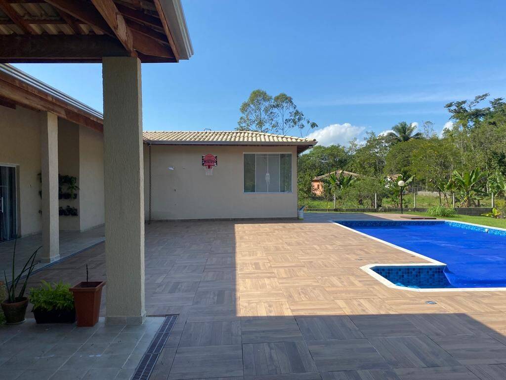 Chácara, 4 quartos, 2400 m² - Foto 1