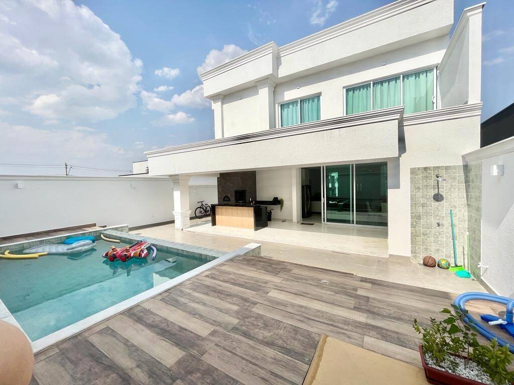 Sobrado, 3 quartos, 242 m² - Foto 1