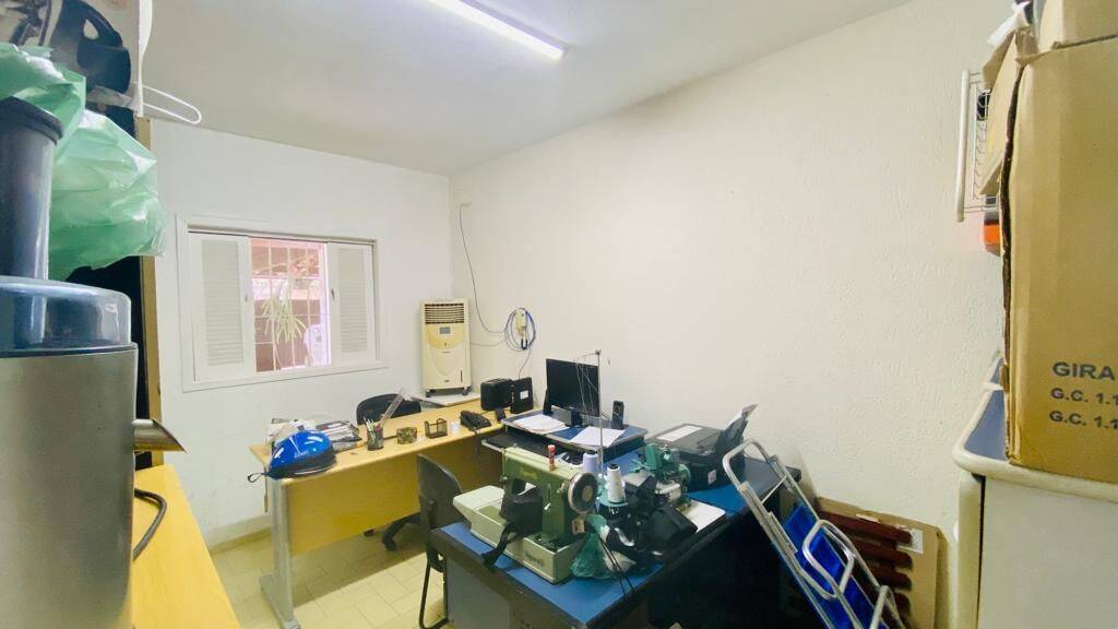 Casa, 4 quartos, 230 m² - Foto 3
