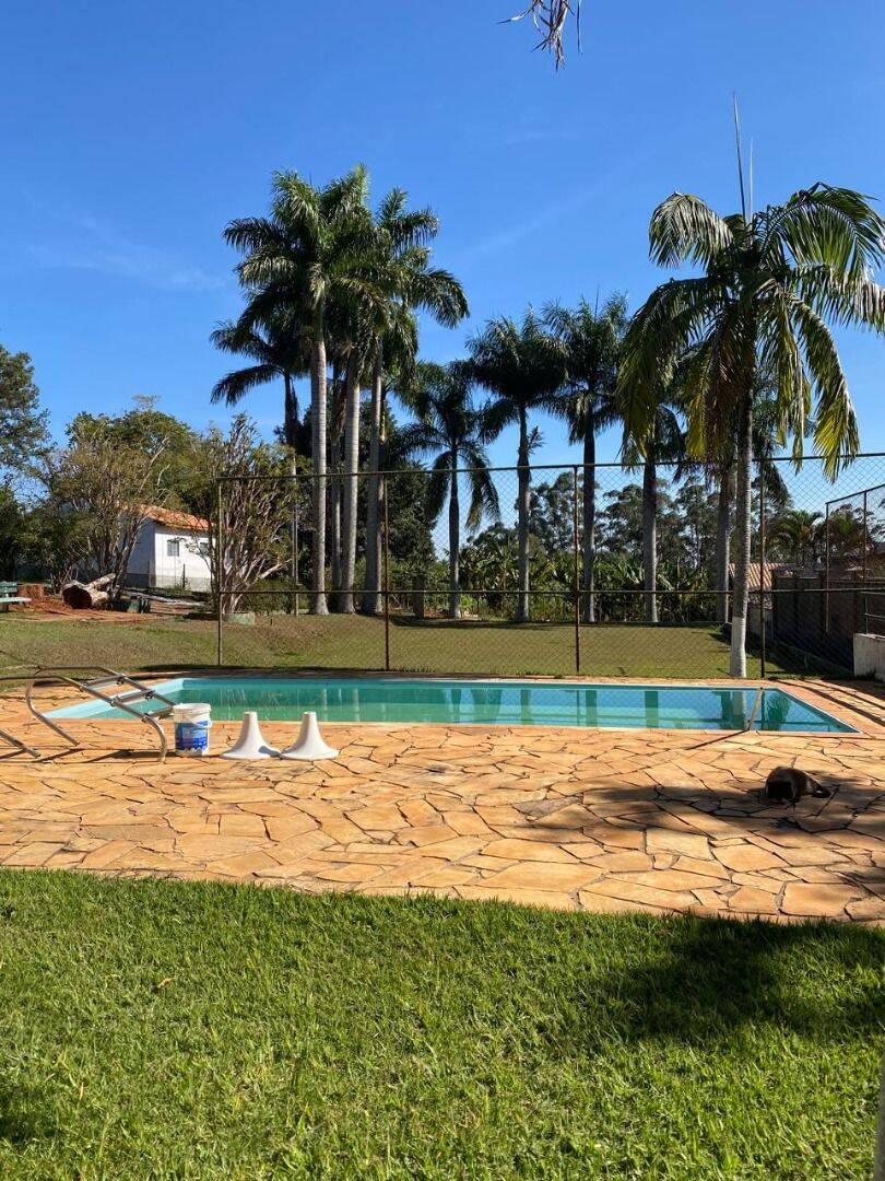 Chácara, 3 quartos, 1552 m² - Foto 1