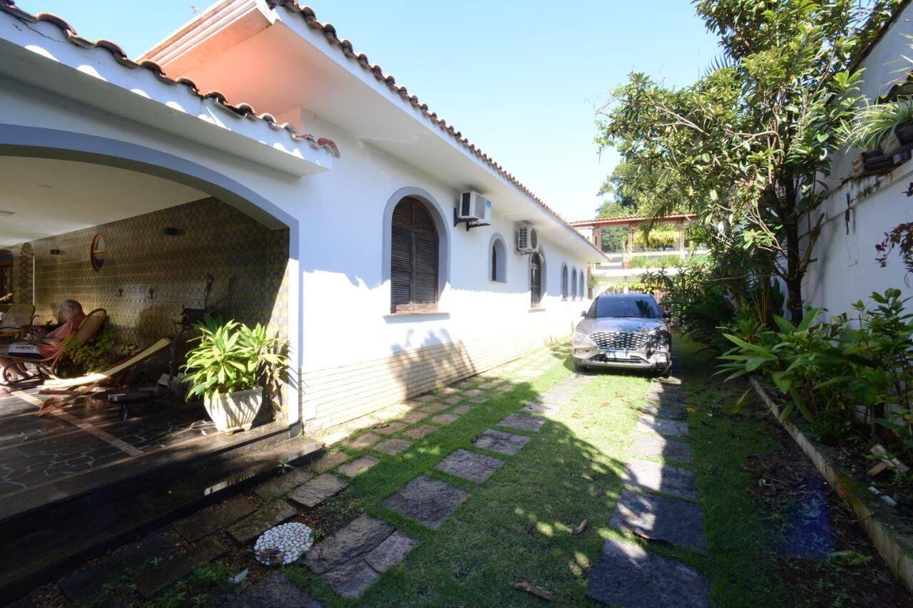 Casa, 6 quartos, 259 m² - Foto 2