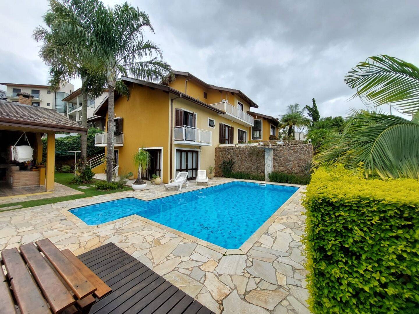 Sobrado, 5 quartos, 325 m² - Foto 1