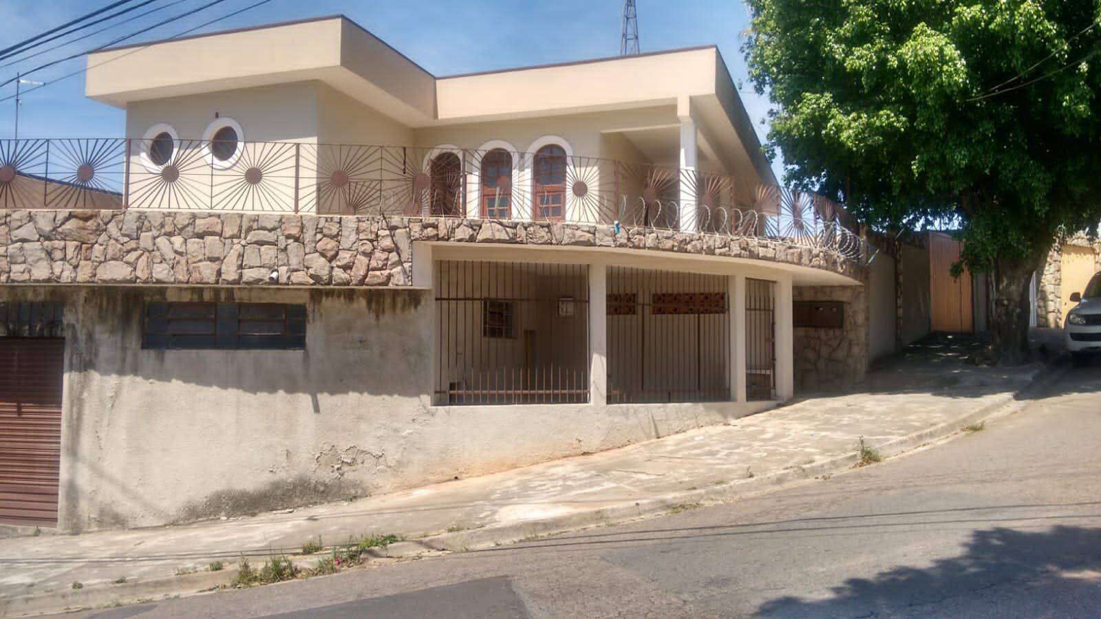 Casa, 3 quartos, 206 m² - Foto 1