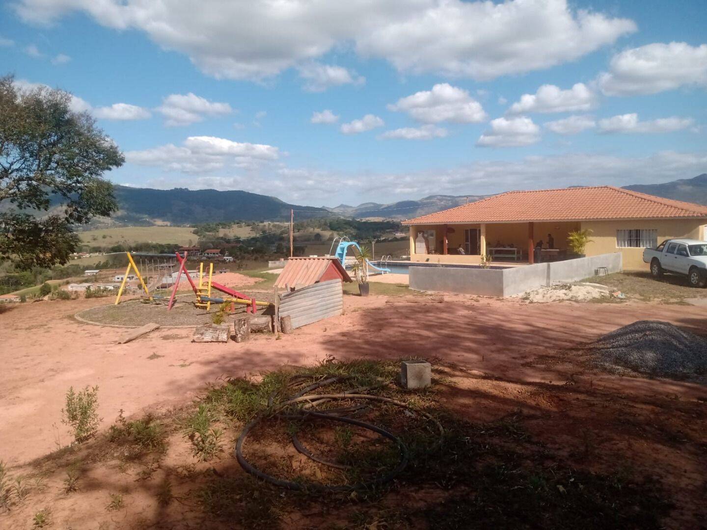 Sítio, 4 quartos, 2000 m² - Foto 1