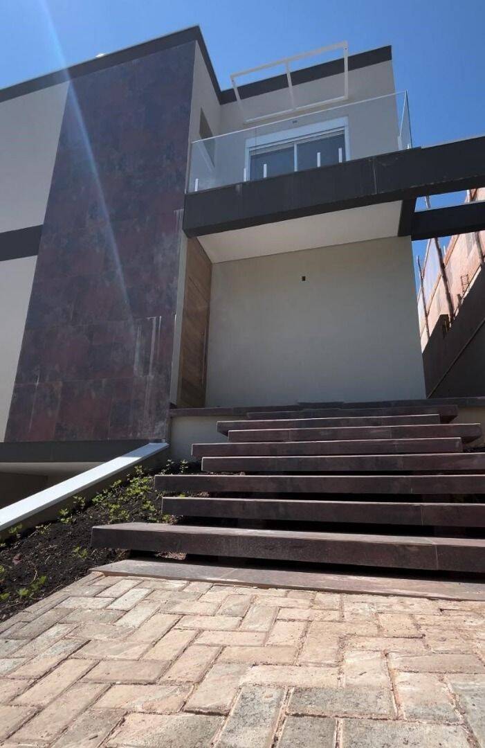 Sobrado, 4 quartos, 286 m² - Foto 1