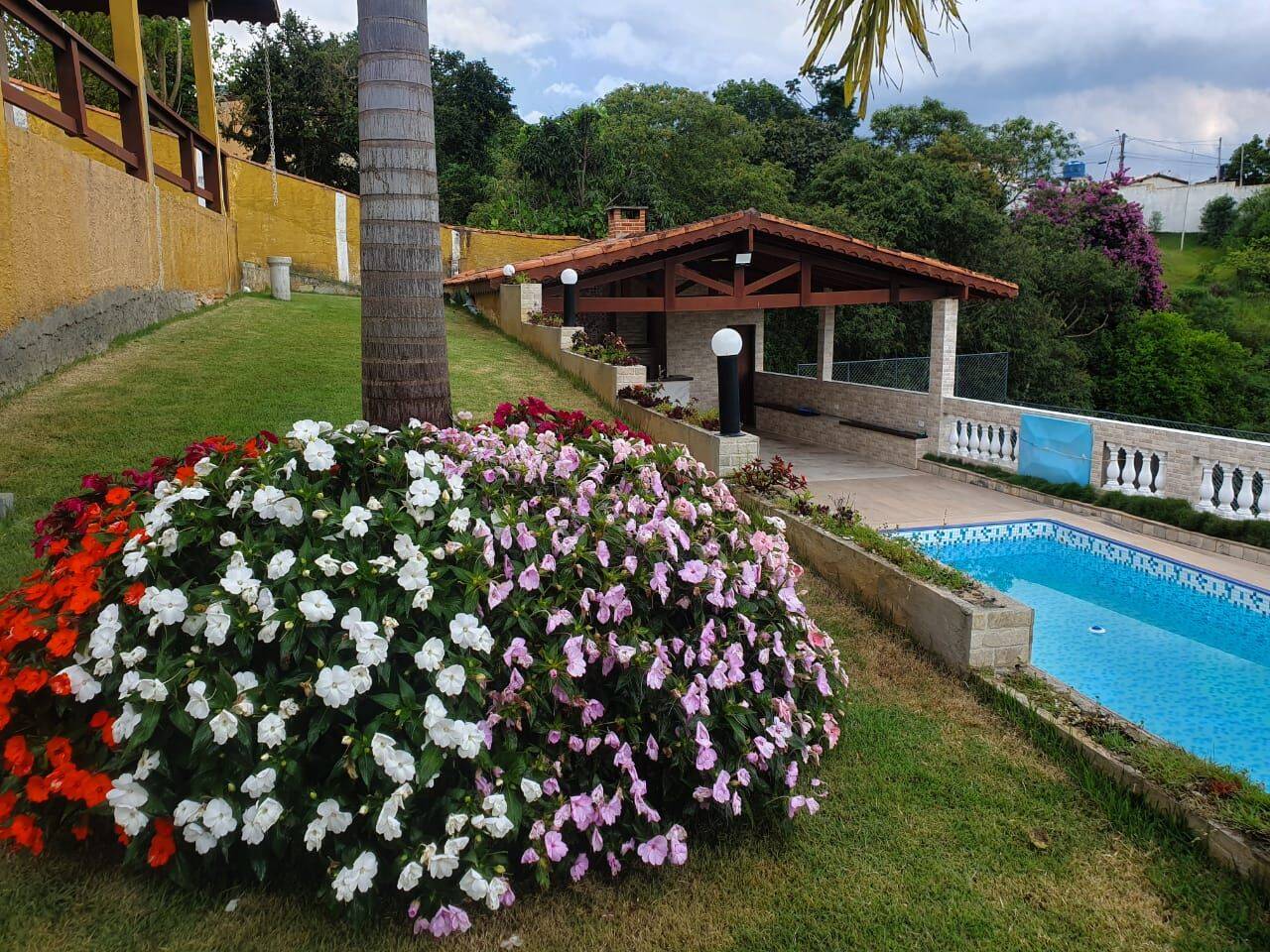 Chácara, 4 quartos, 1300 m² - Foto 1