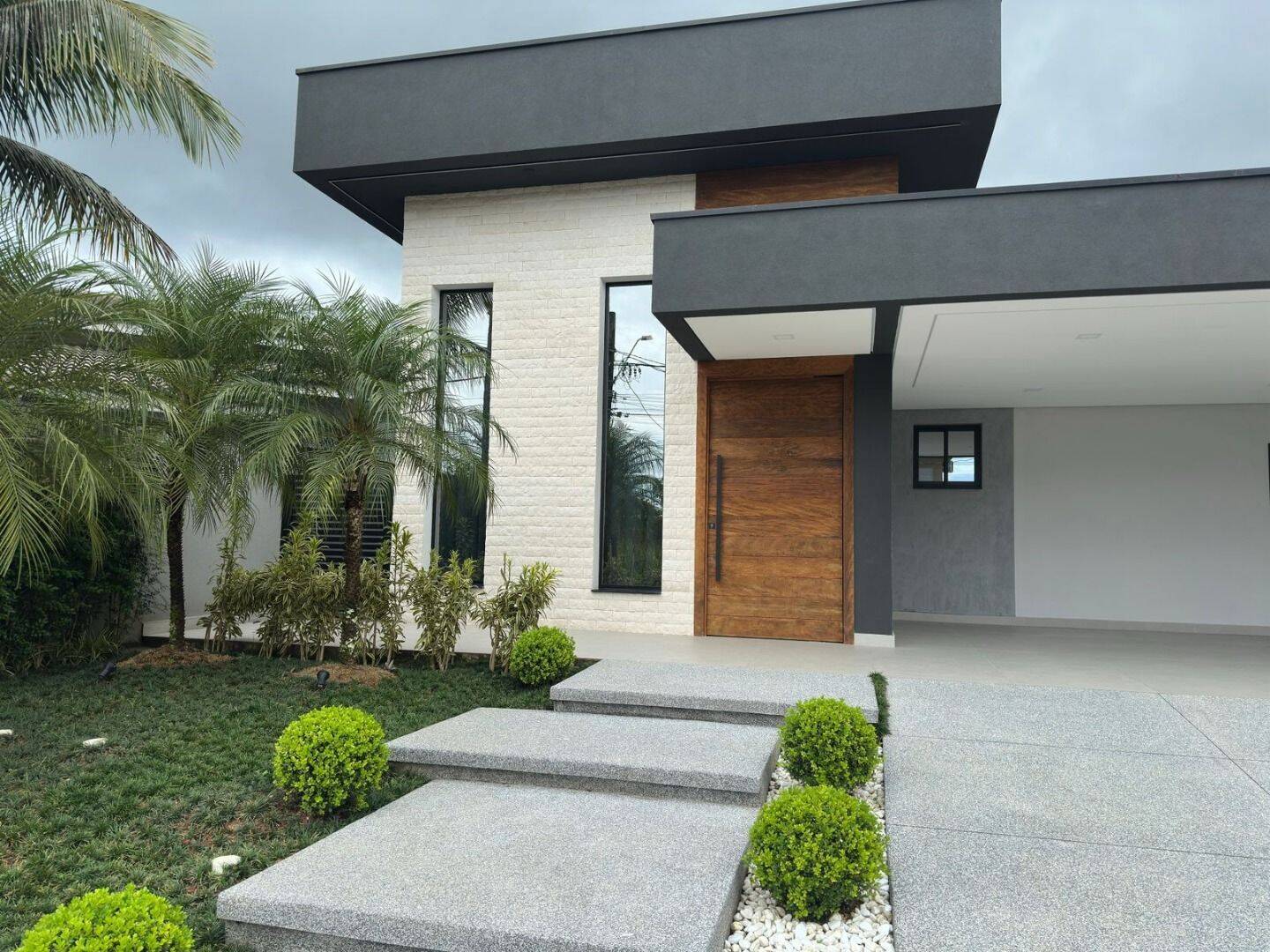 Casa, 4 quartos, 258 m² - Foto 1