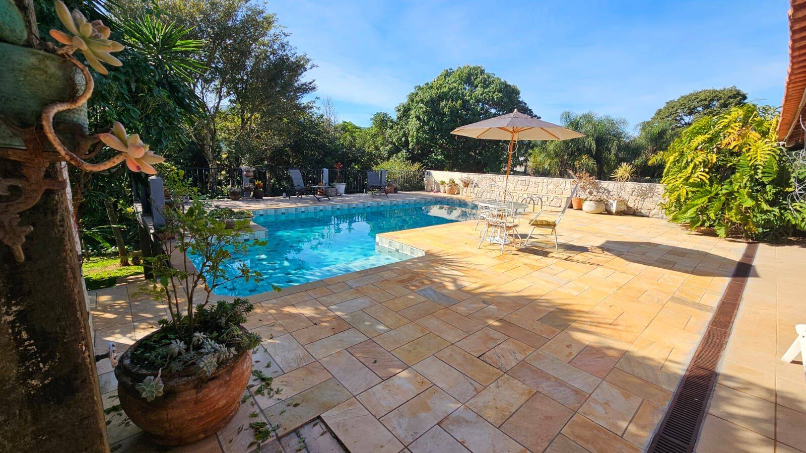 Chácara, 4 quartos, 1080 m² - Foto 1