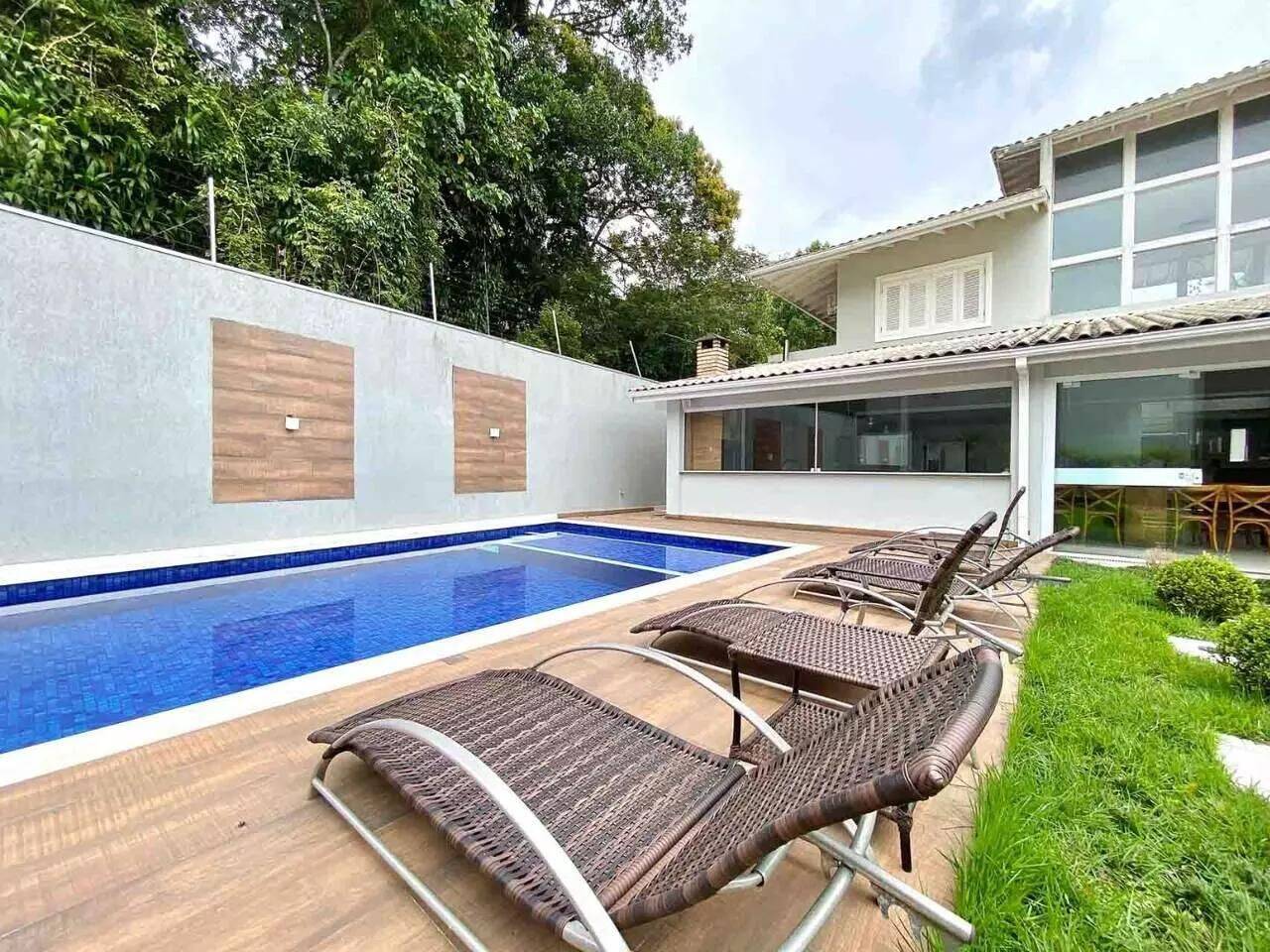 Sobrado, 5 quartos, 245 m² - Foto 1