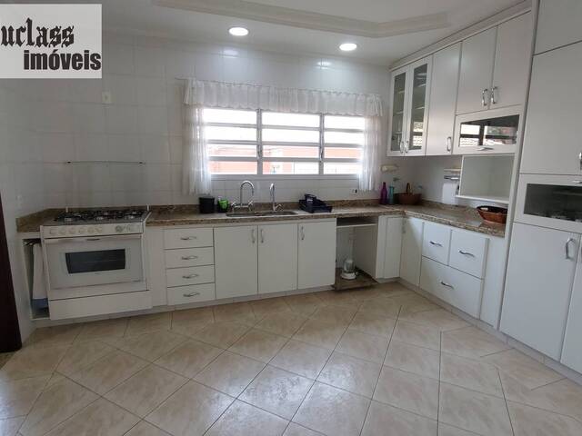 Sobrado para Venda em Atibaia - 4