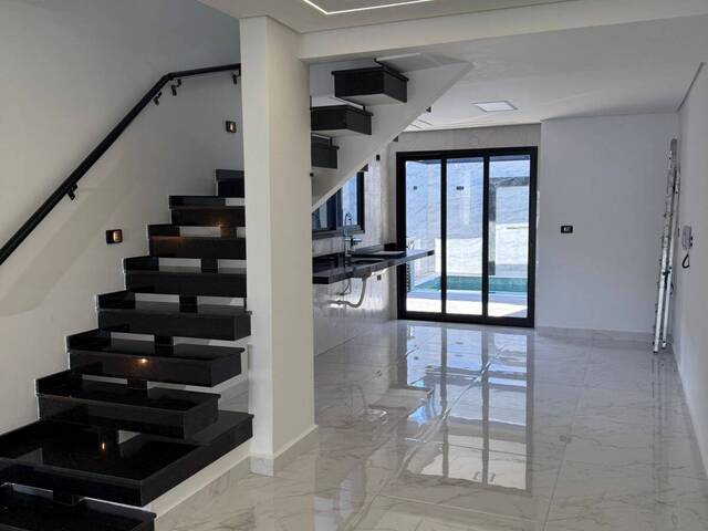 Sobrado para Venda em Praia Grande - 4