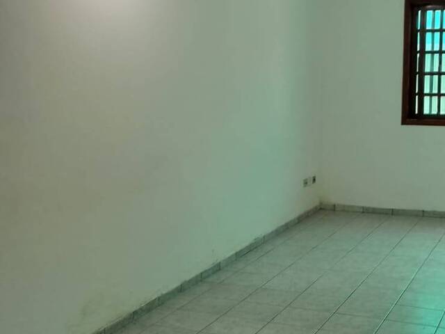 Sobrado para Venda em Caraguatatuba - 4