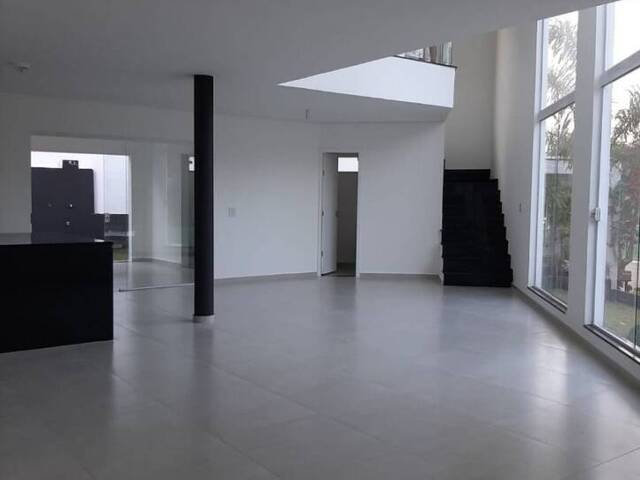 Sobrado para Venda em Atibaia - 3