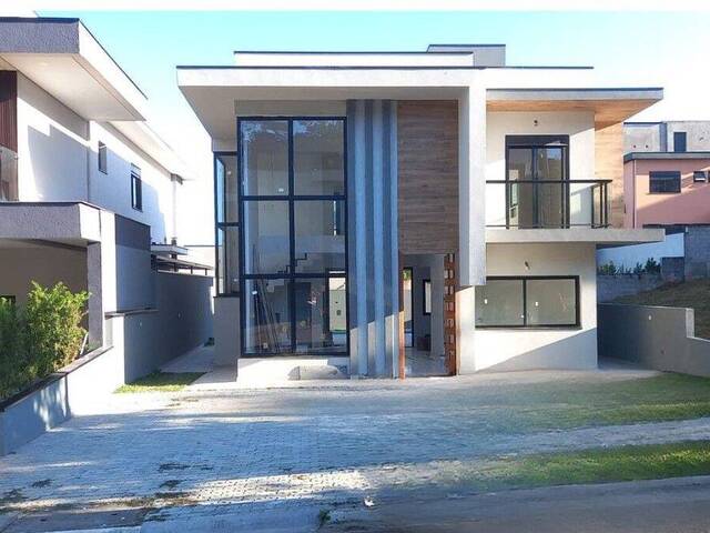 Sobrado para Venda em Atibaia - 3