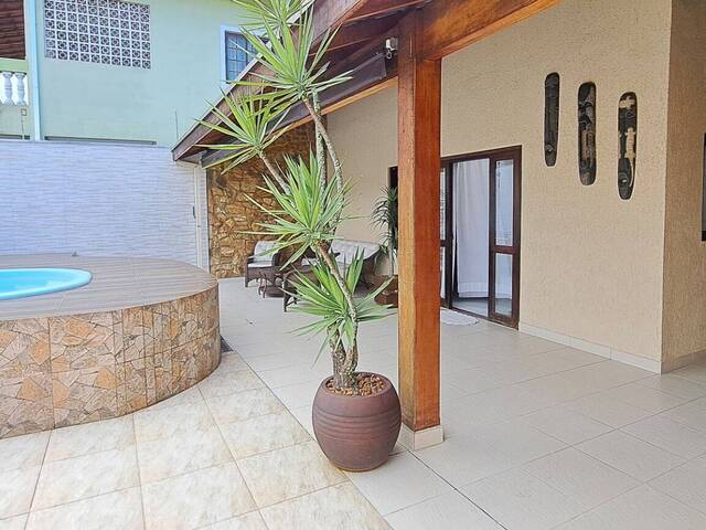 Sobrado para Venda em Caraguatatuba - 3