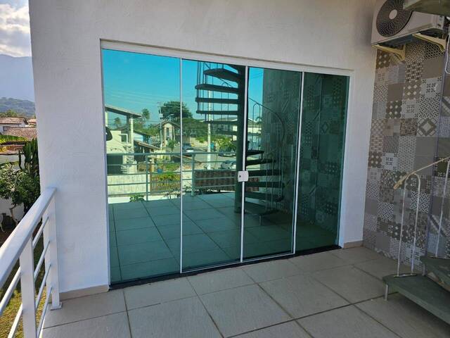 Sobrado para Venda em Caraguatatuba - 2