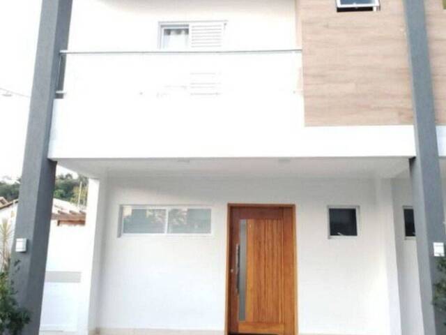 Sobrado para Venda em Caraguatatuba - 2