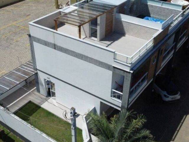 Sobrado para Venda em Caraguatatuba - 3