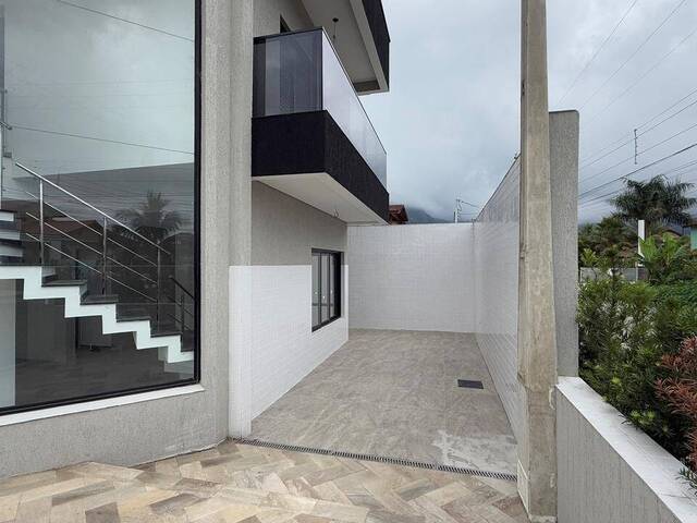 Sobrado para Venda em Bertioga - 2