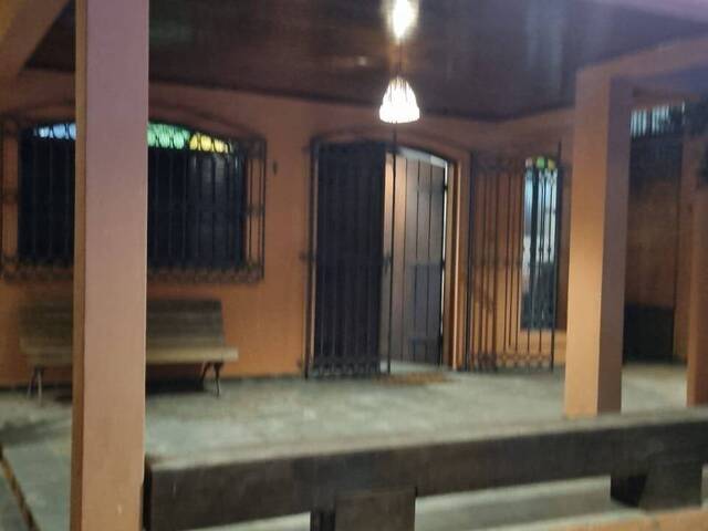 Sobrado para Venda em Caraguatatuba - 4