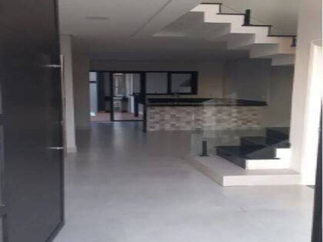 Sobrado para Venda em Jundiaí - 4