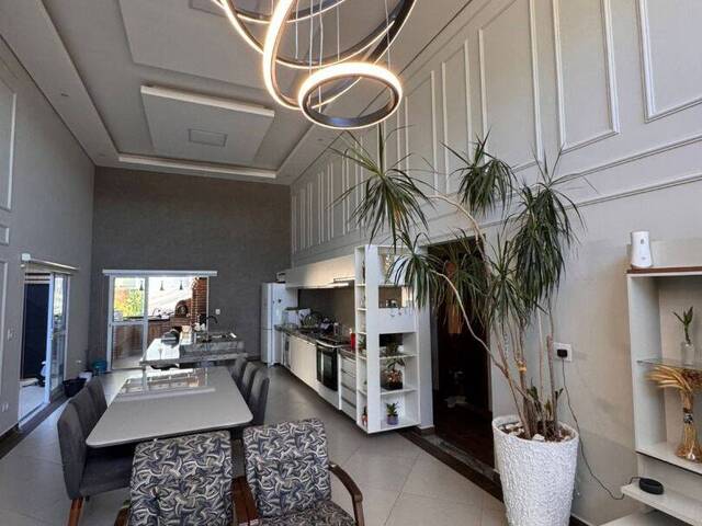 Casa para Venda em Atibaia - 2