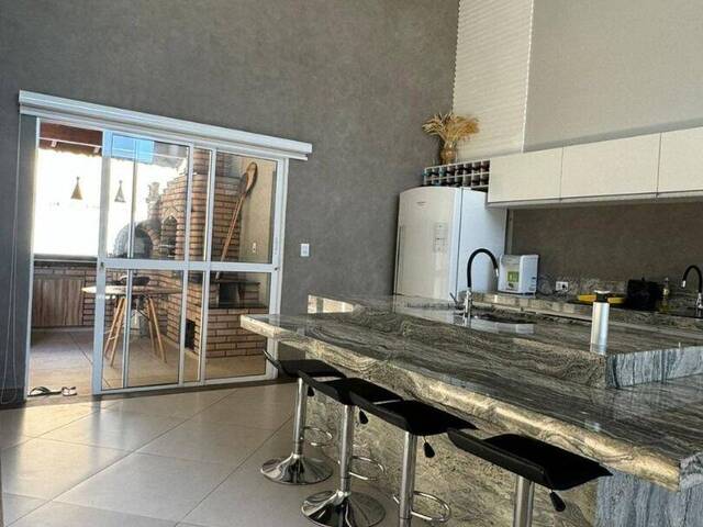 Casa para Venda em Atibaia - 3