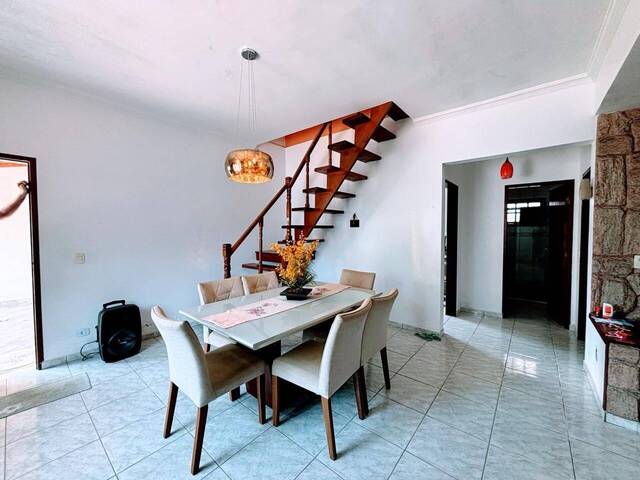 Sobrado para Venda em Caraguatatuba - 2