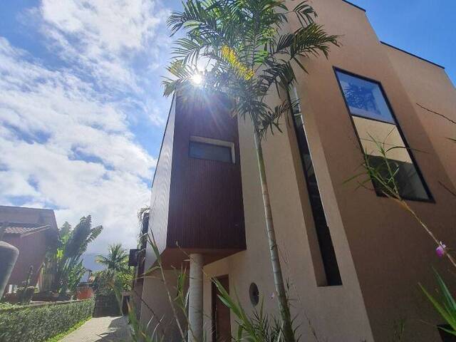 Sobrado para Venda em São Sebastião - 3