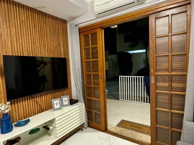 Sobrado para Venda em Caraguatatuba - 2