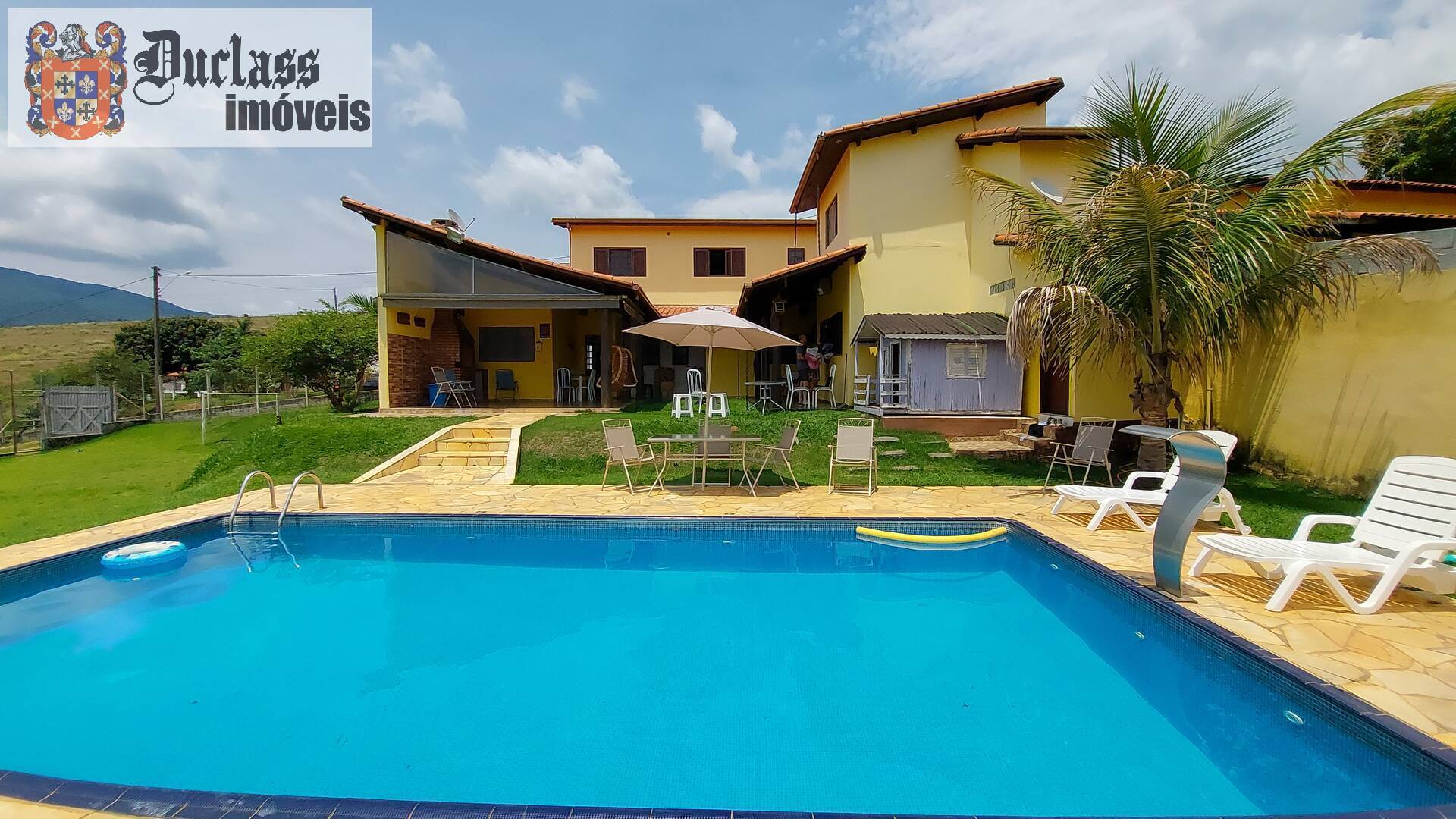 Chácara à venda com 4 quartos, 272m² - Foto 2