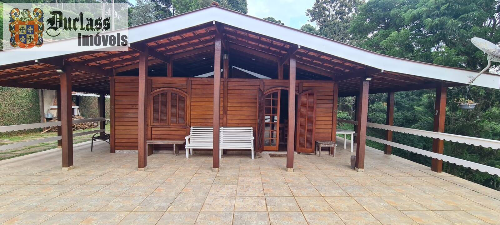 Chácara à venda com 4 quartos, 230m² - Foto 1