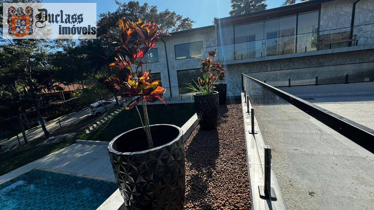 Casa à venda com 4 quartos, 300m² - Foto 4