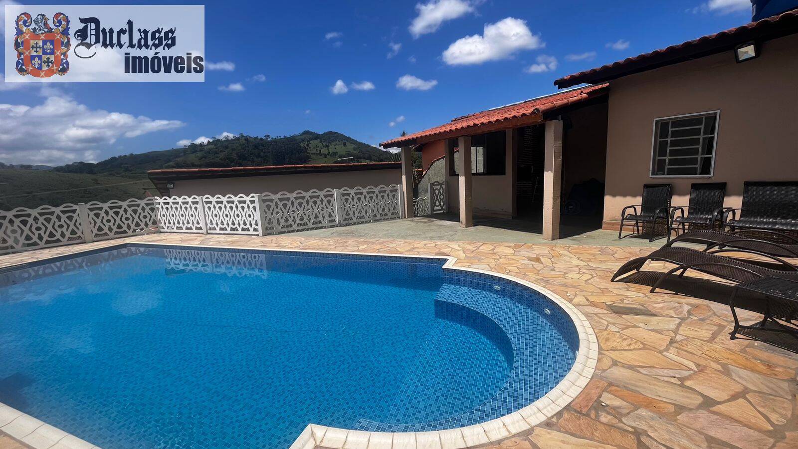 Chácara à venda com 3 quartos, 1300m² - Foto 1