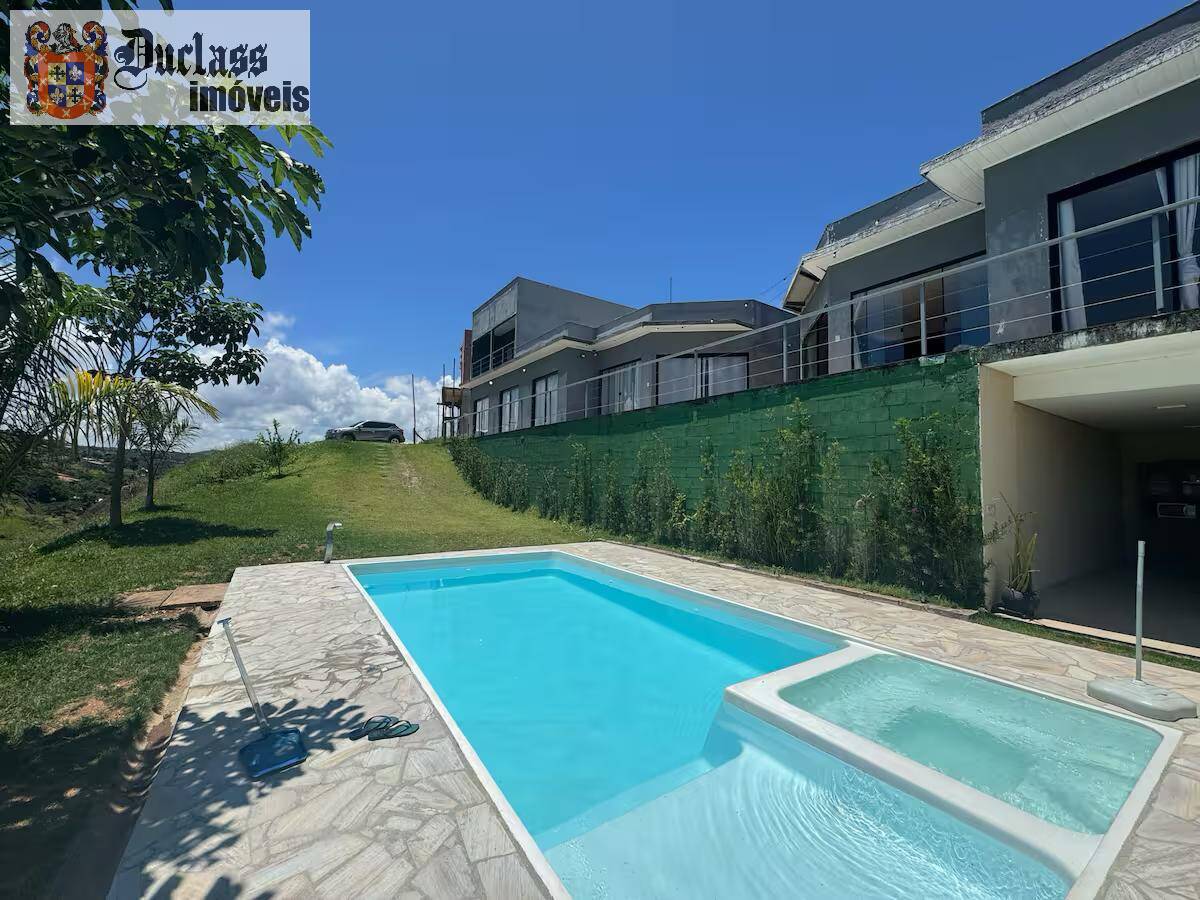 Casa à venda com 8 quartos, 400m² - Foto 1