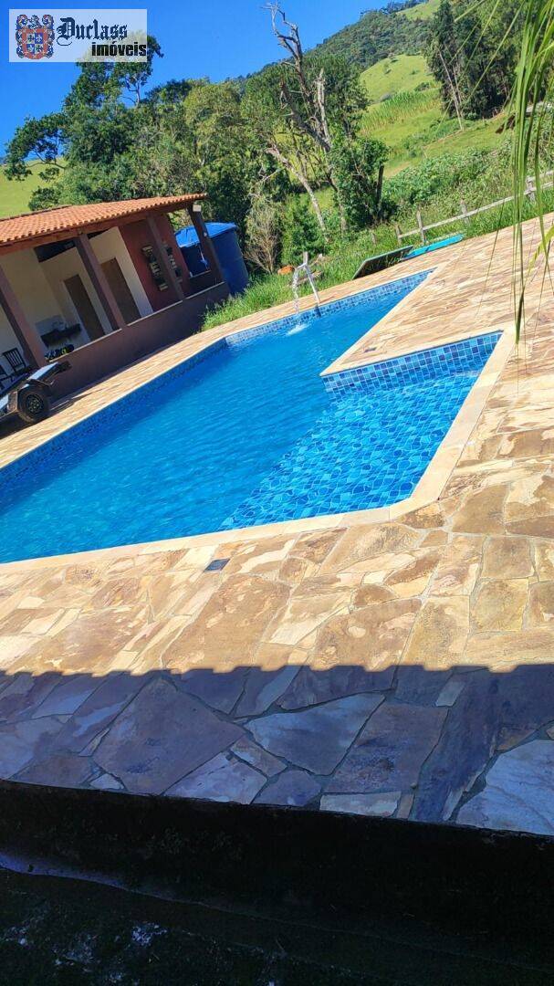 Chácara à venda com 3 quartos, 200m² - Foto 1