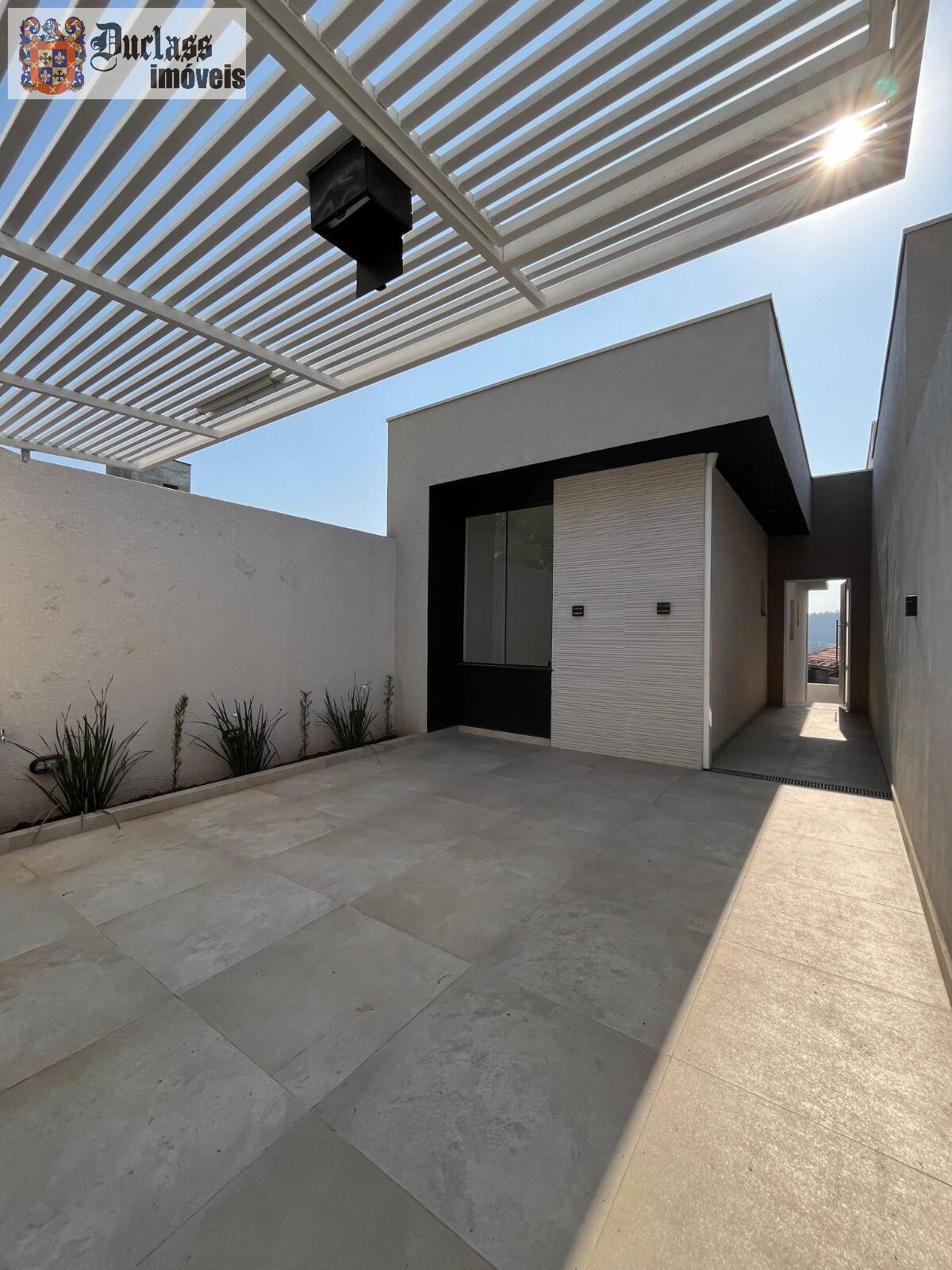 Casa à venda com 3 quartos, 93m² - Foto 1