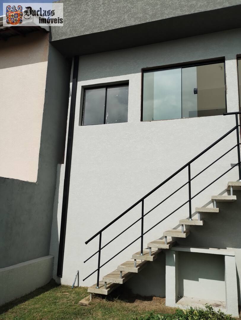 Casa à venda com 3 quartos, 105m² - Foto 1