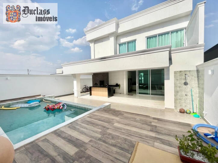 Sobrado, 3 quartos, 242 m² - Foto 1